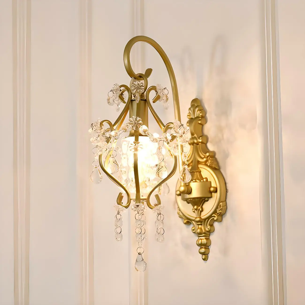 Luxury Geometric Crystal Gold Wall Sconce Image - 1 | homeyfad