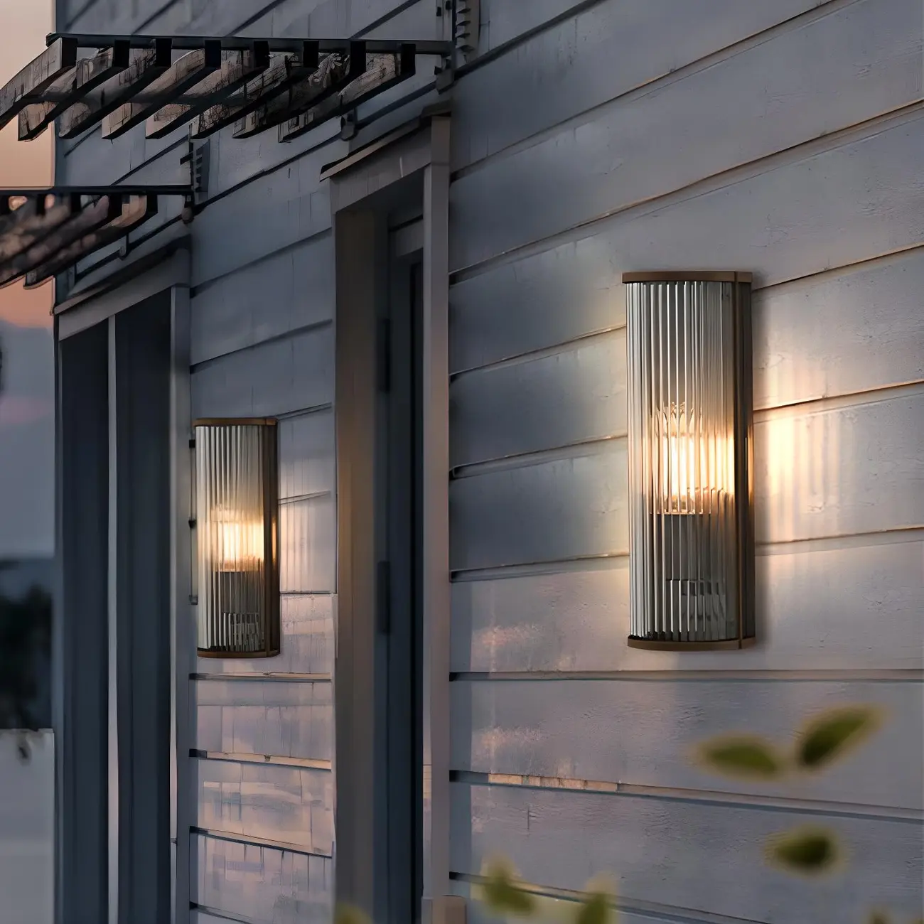 Modern Black Steel Clear Acrylic Vertical Wall Sconce Image - 1 | homeyfad