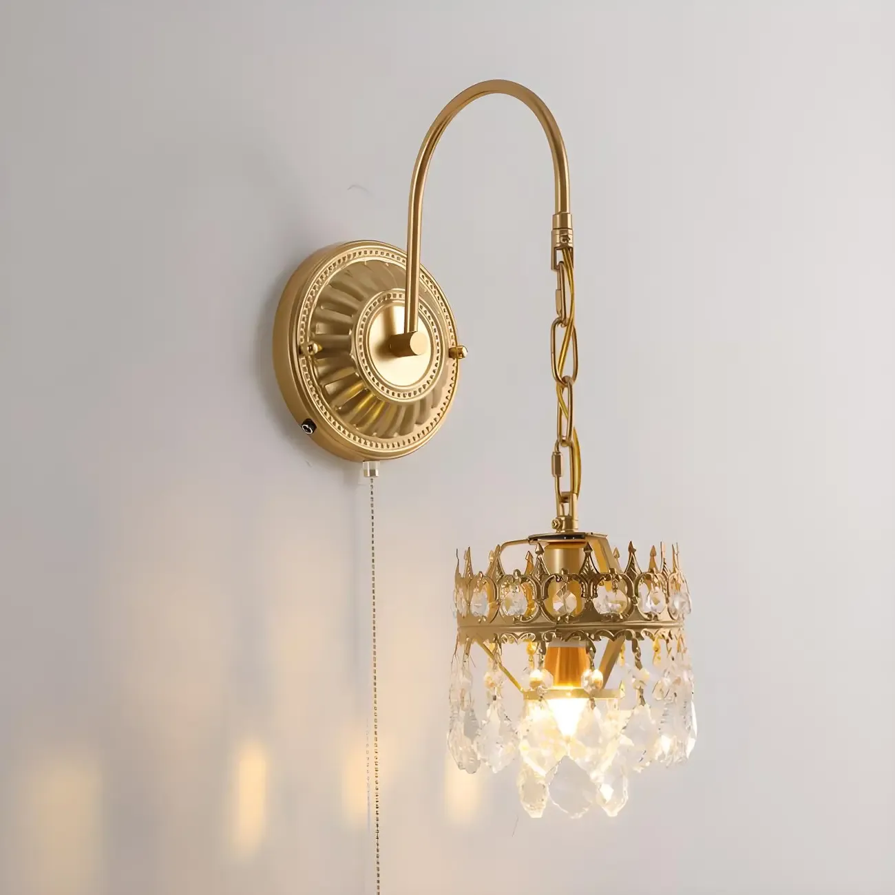 Vintage Gold Wall Light with Crystal Shade for Living Room Image - 2