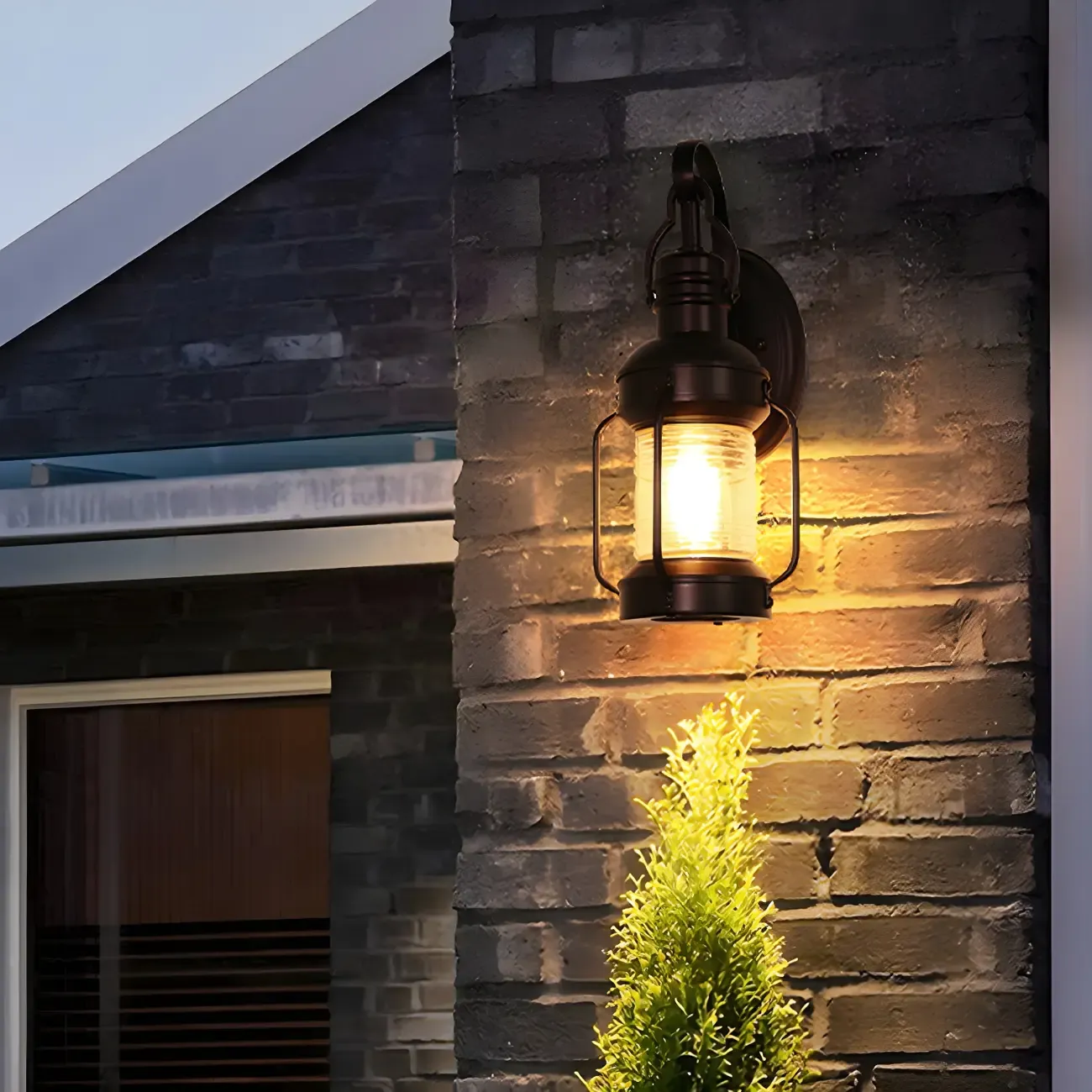 Industrial Black Metal Outdoor Wall Light with Glass Image - 1