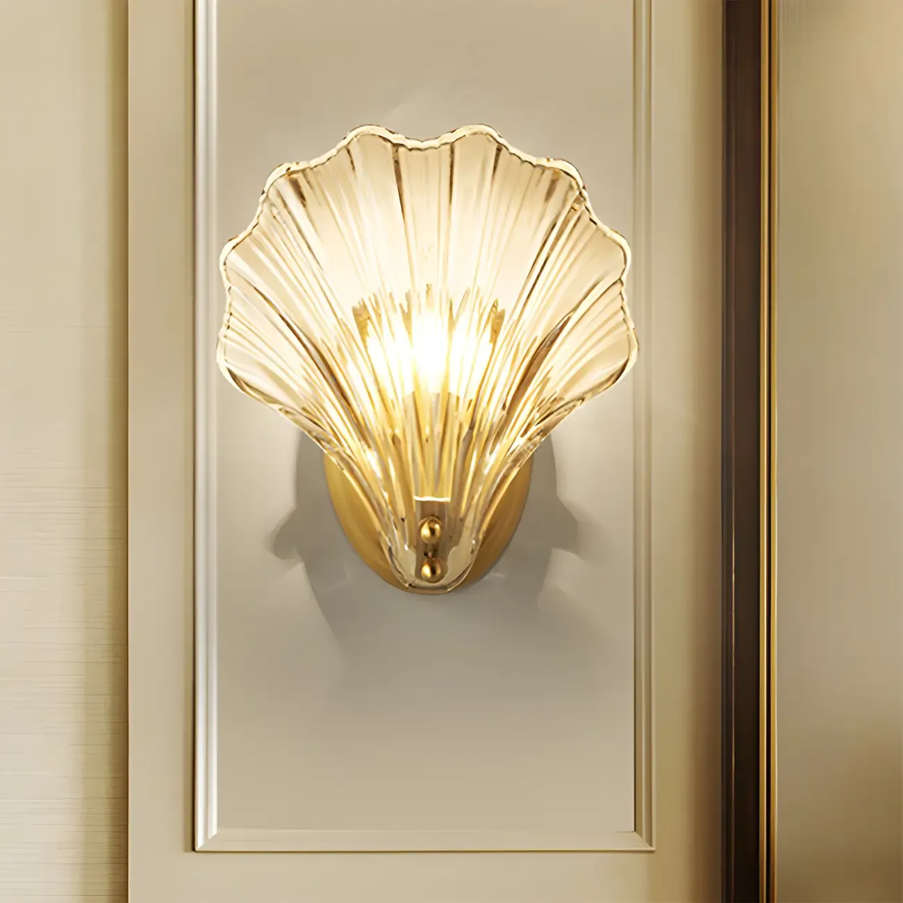 Artistic Glass Gold Shell Wall Sconce Image - 1