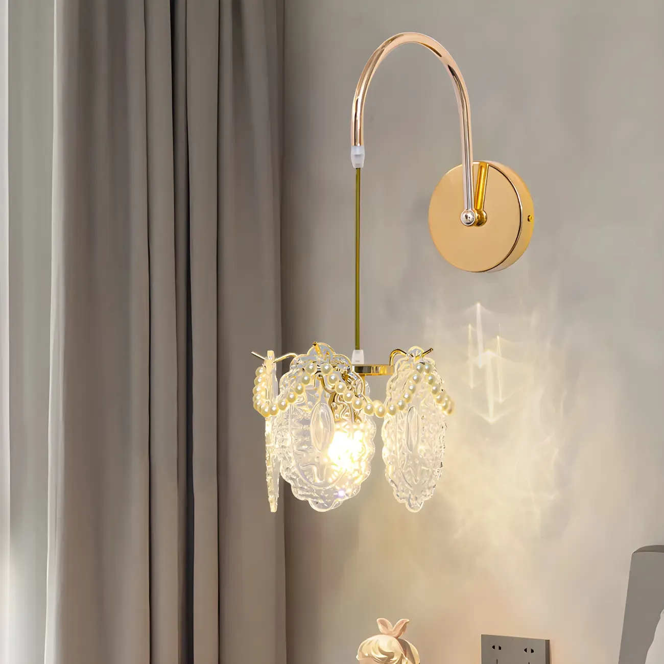 Modern Gold Glass Leaf Design Indoor Wall Light Image - 3