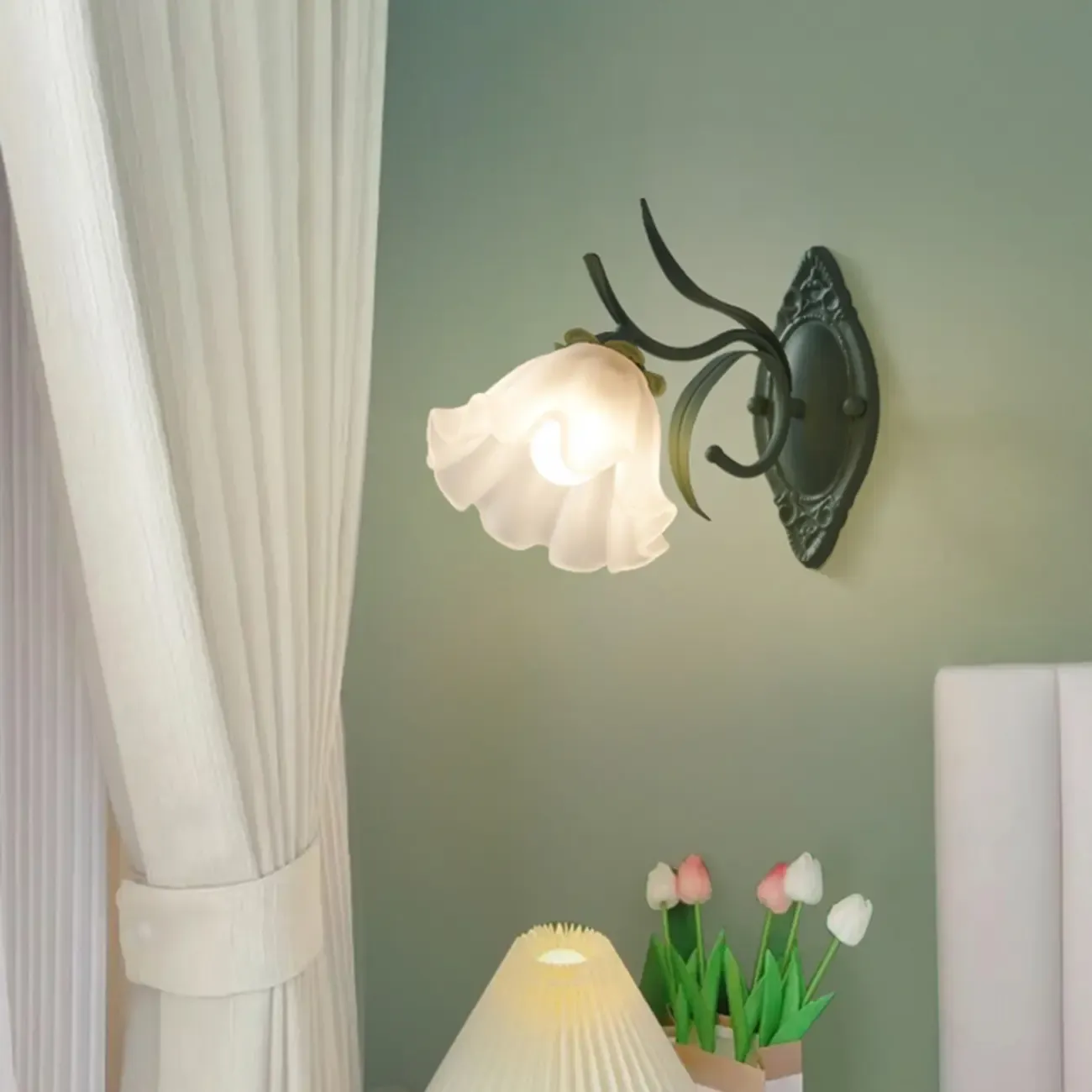 Vivid Frosted Glass Green Floral Wall Sconce Image - 2