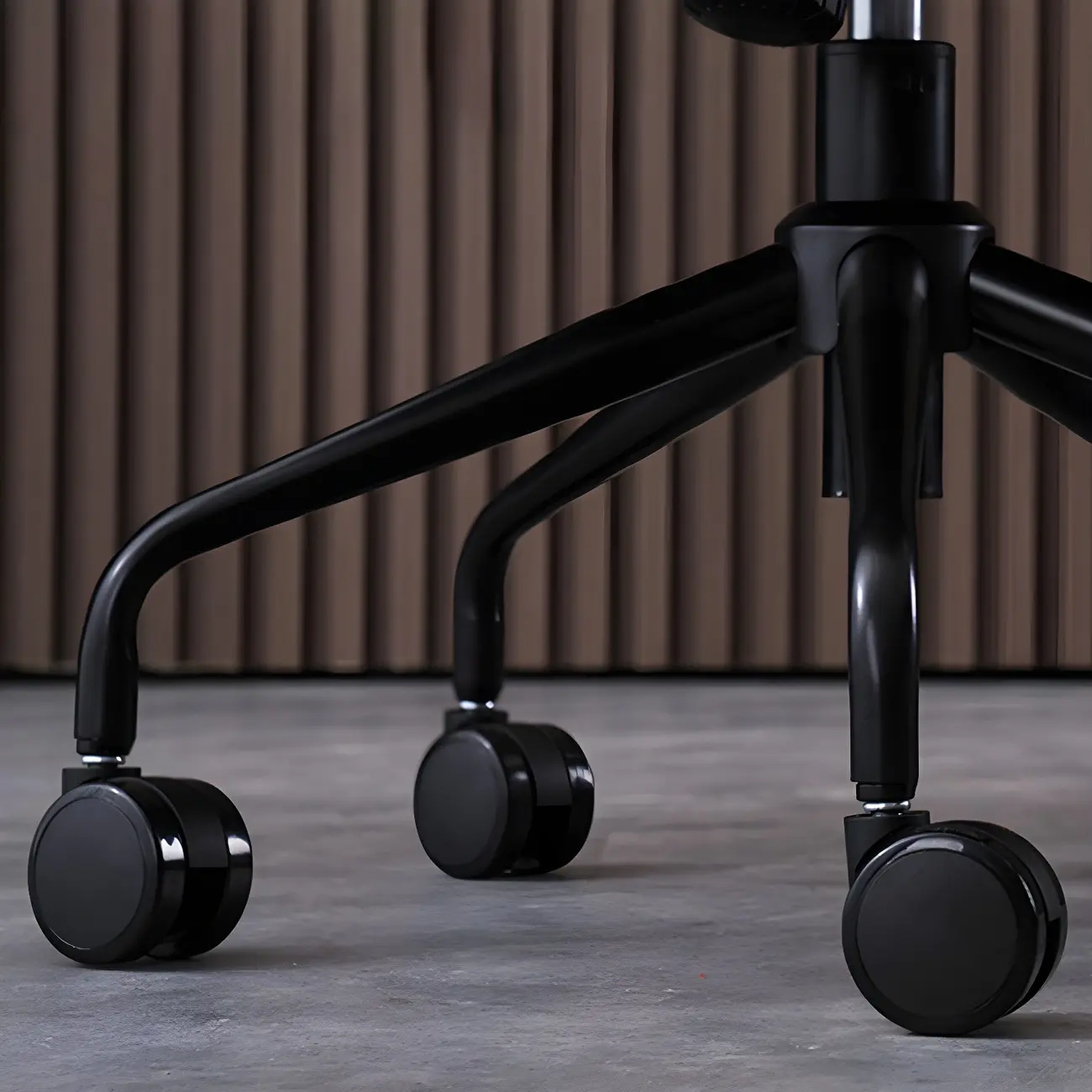 Modern Leather Adjustable Swivel Office Chair Image - 23 | homeyfad