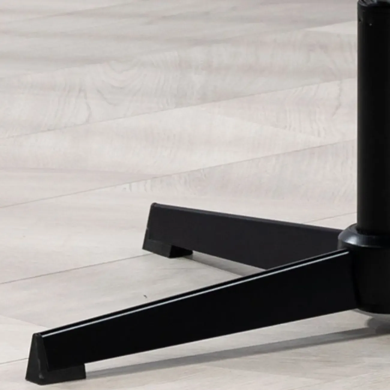 White Leather Tilt Lock Swivel Office Chairs Image - 9