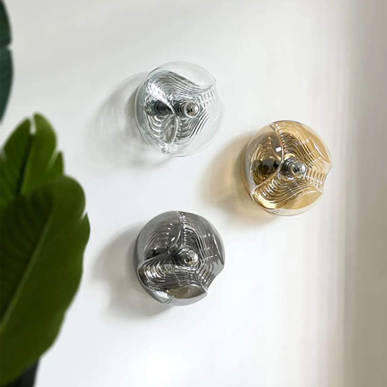 Contemporary Glass Clear Round Wall Sconce Image - 1 | homeyfad