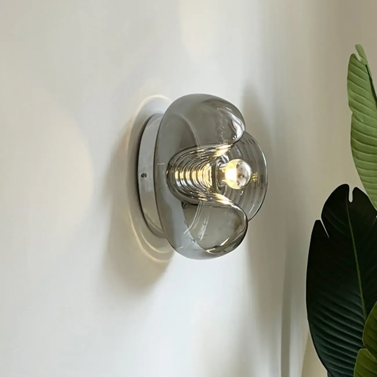 Contemporary Glass Clear Round Wall Sconce Image - 2