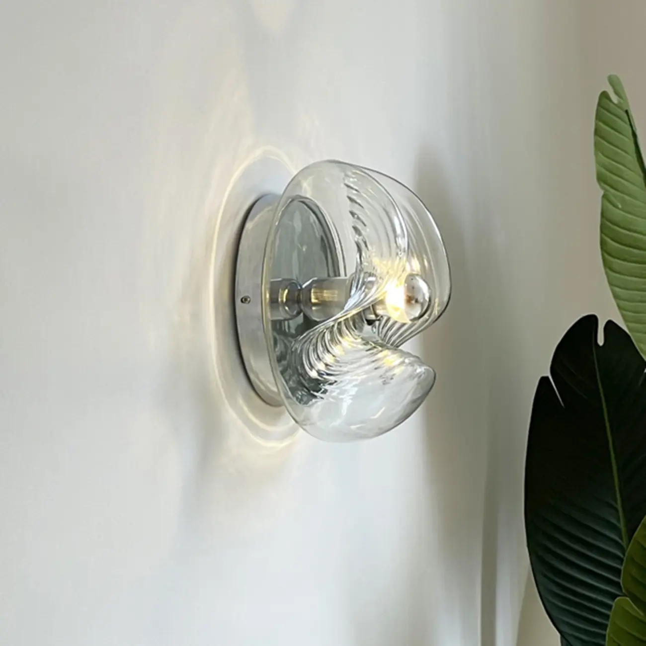 Contemporary Glass Clear Round Wall Sconce Image - 3 | homeyfad