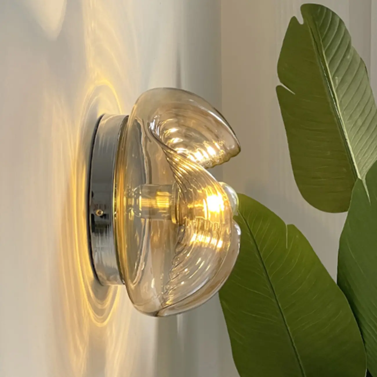 Contemporary Glass Clear Round Wall Sconce Image - 4 | homeyfad