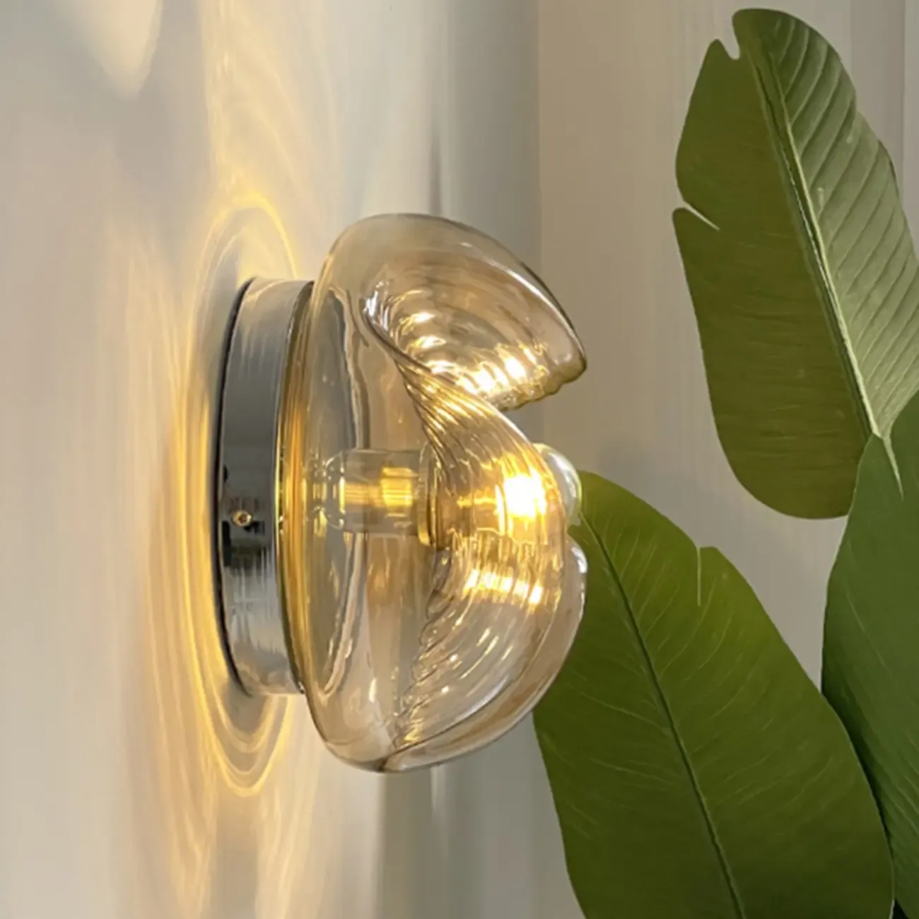 Contemporary Glass Clear Round Wall Sconce Image - 4