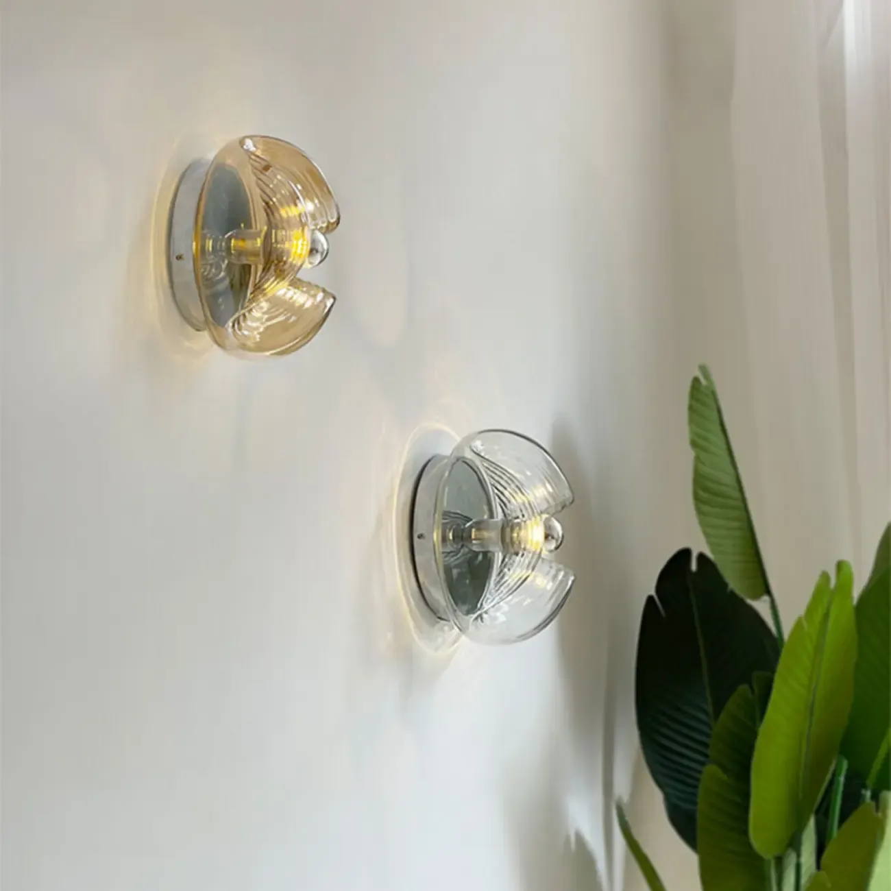 Contemporary Glass Clear Round Wall Sconce Image - 7