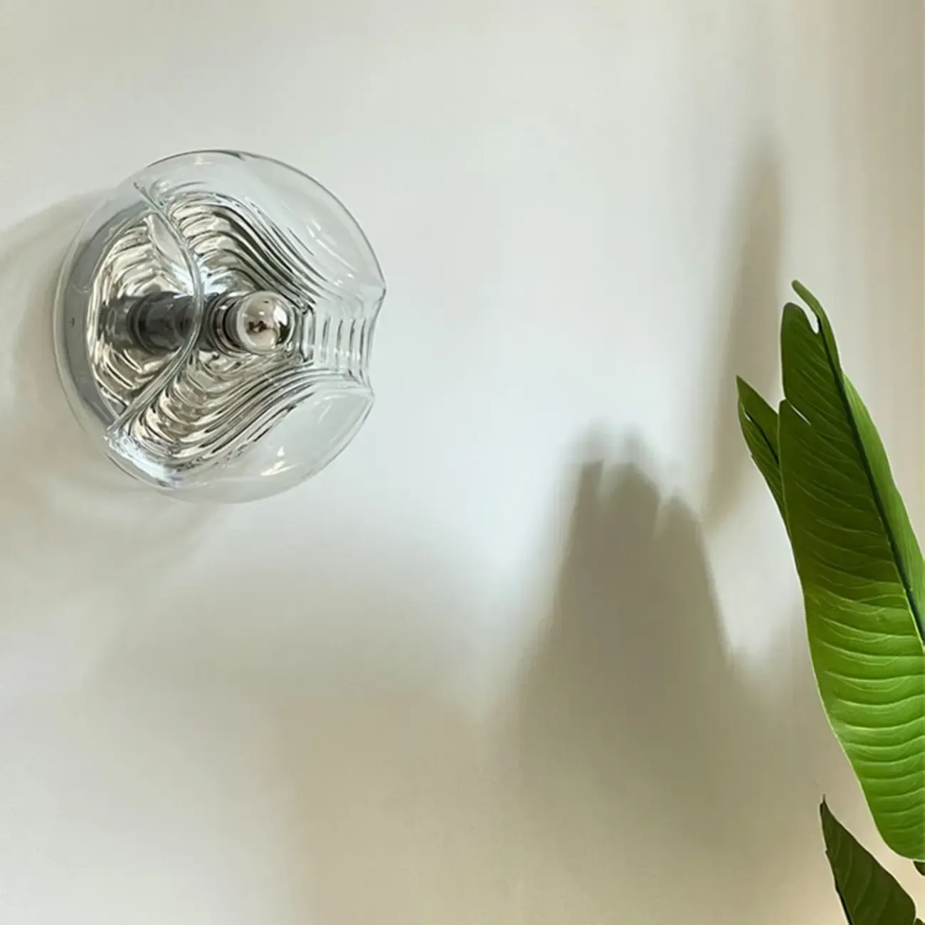 Contemporary Glass Clear Round Wall Sconce Image - 15