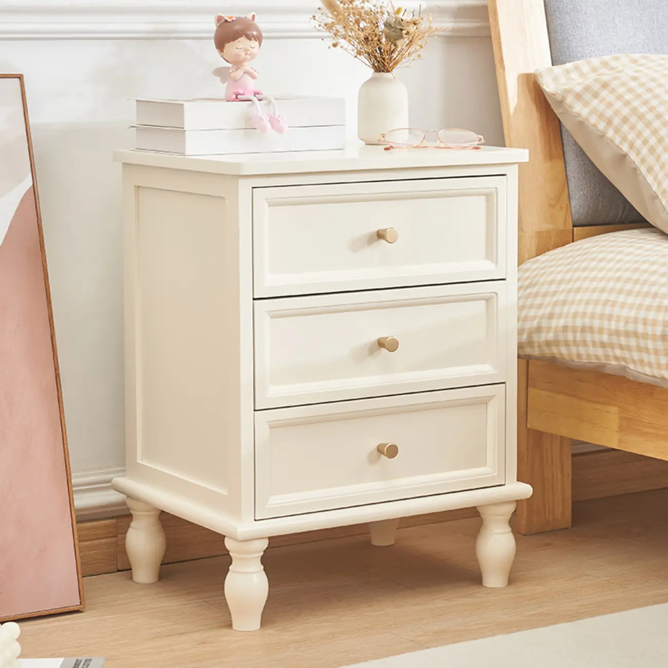 Classic Pure White Wood 3-Drawer Nightstand Image - 1 | homeyfad