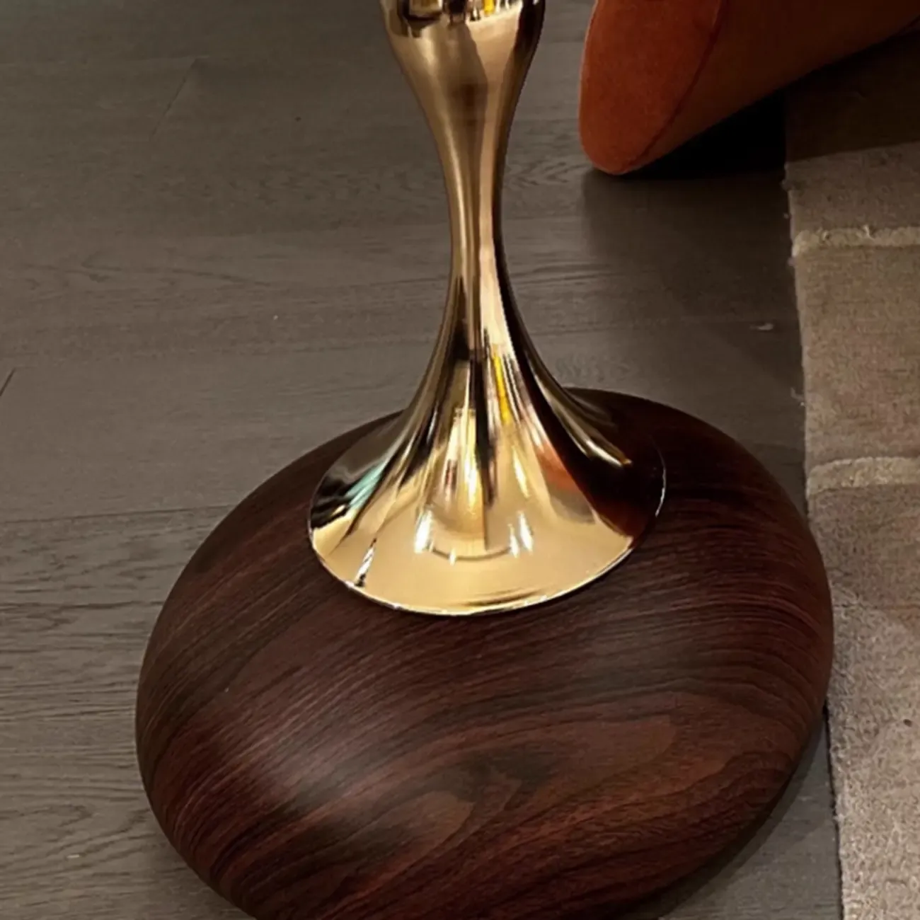 Glam Metal Round End Table with Tulip Base for Living Room Image - 9