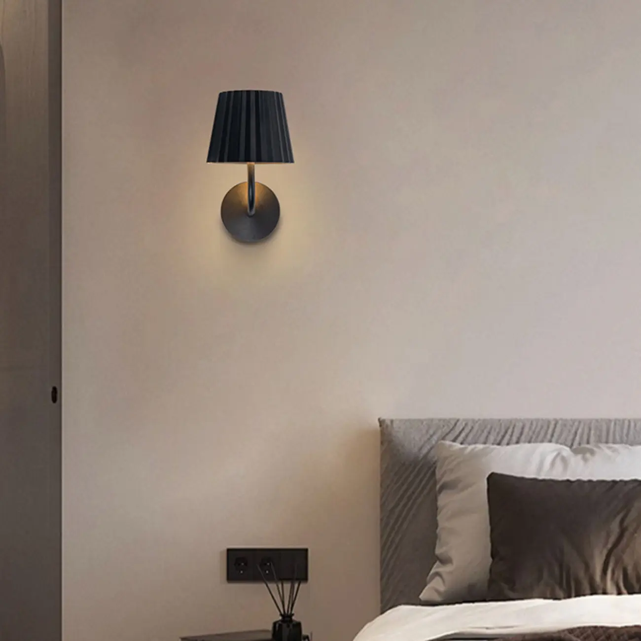 Black and White Metal Minimalist Wall Sconce Image - 1 | homeyfad