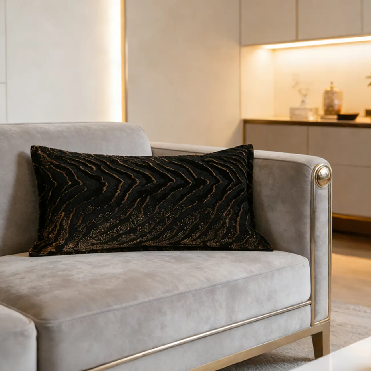 Luxury Tiger Pattern Gradient Polyester Decorative Pillow Image - 3 | homeyfad