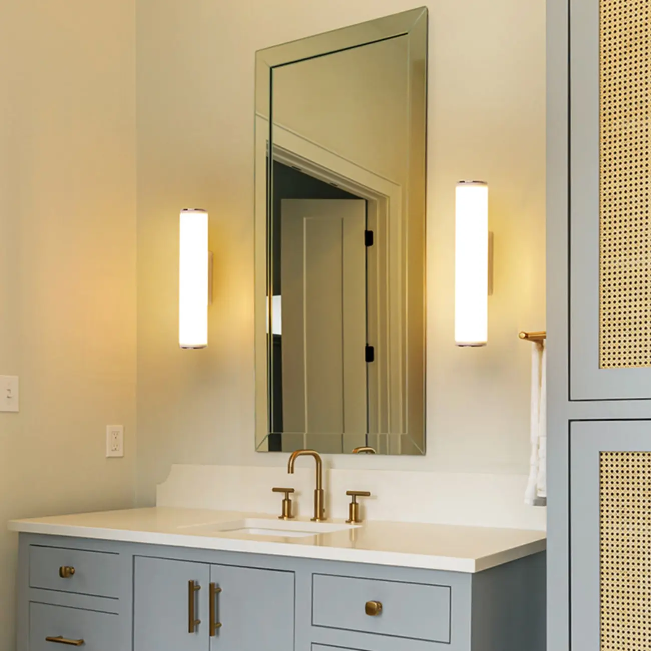 Minimalist Tube LED Vanity Light for Bathroom Image - 1 | homeyfad
