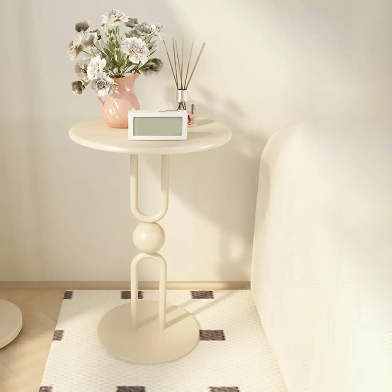 Luxurious Metal Round End Table with Glossy Finish for Tiny Room Image - 5