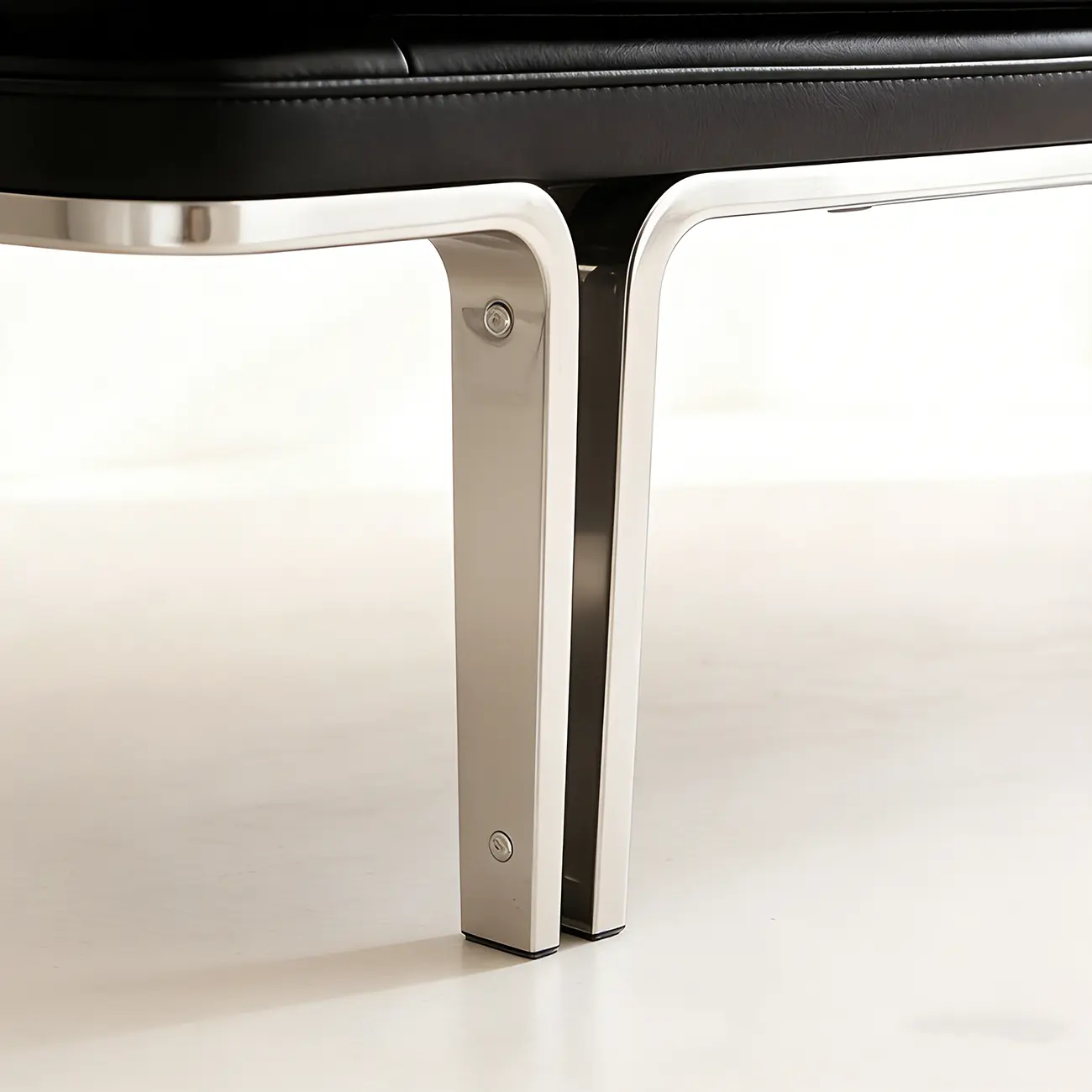 Minimalist Top-grain Leather Bedroom Bench With Bolster Pillow Image - 8 | homeyfad