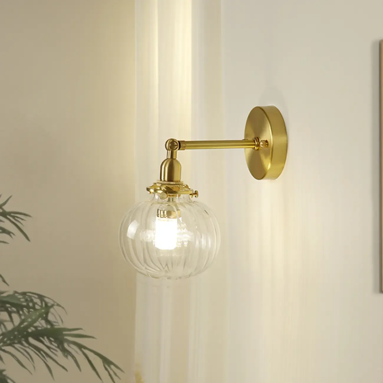 Transparent Globe Brass LED Wall Sconce for Hallway Lighting