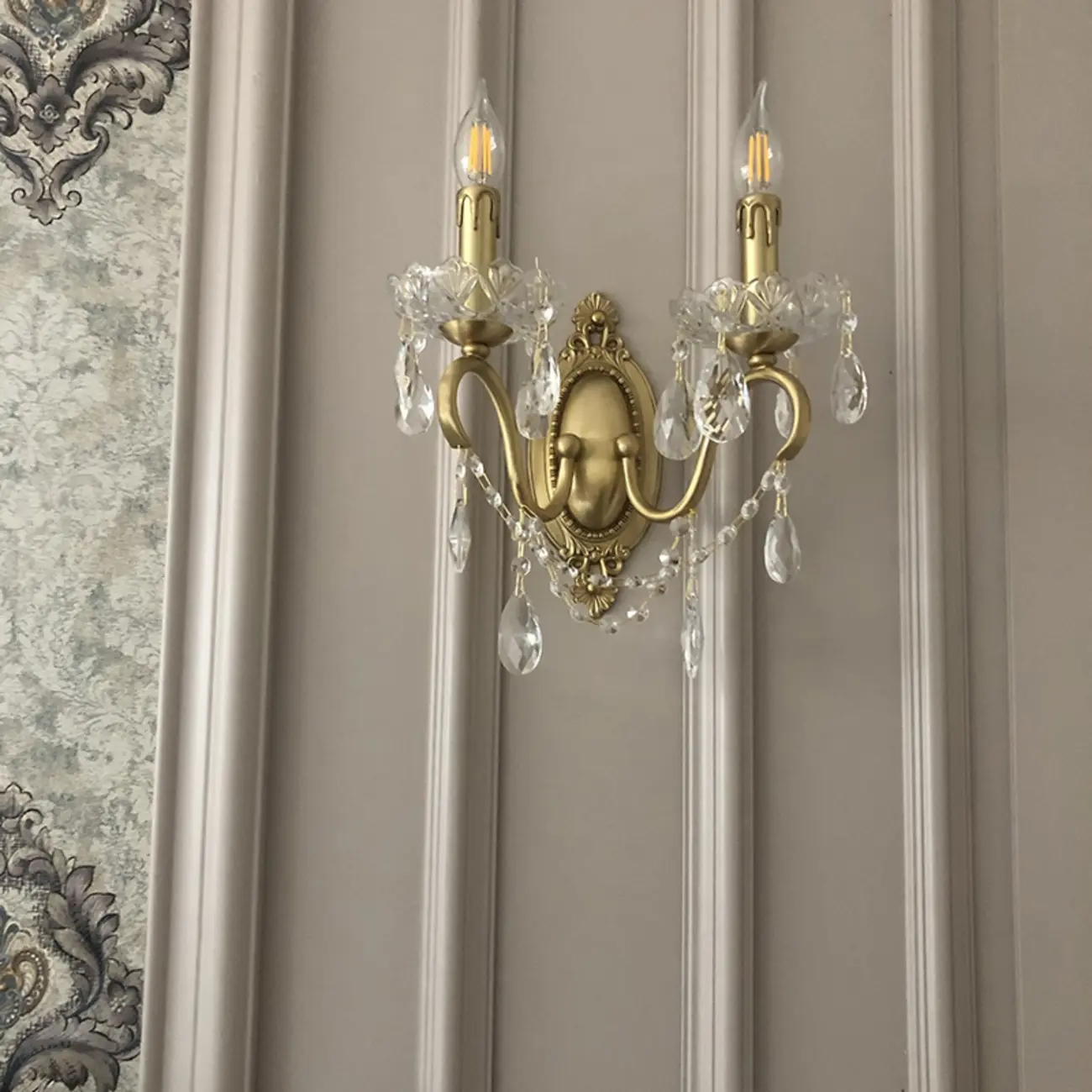 Vintage Crystal Wall Sconce with Gold Finish Image - 3 | homeyfad