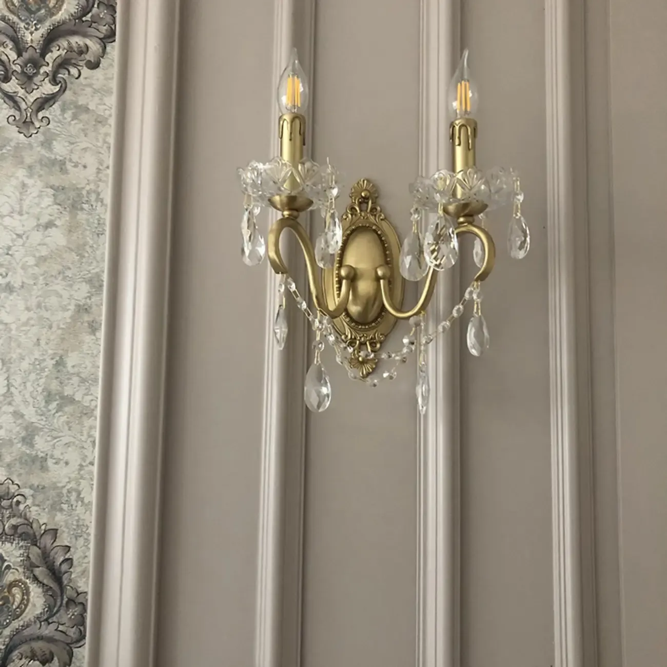 Vintage Crystal Wall Sconce with Gold Finish Image - 3