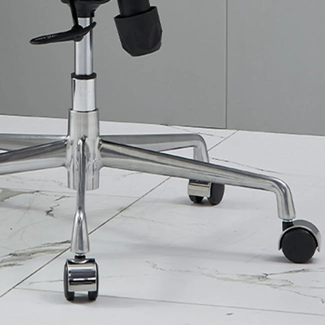 Contemporary White Leather Adjustable Swivel Office Chair Image - 10 | homeyfad