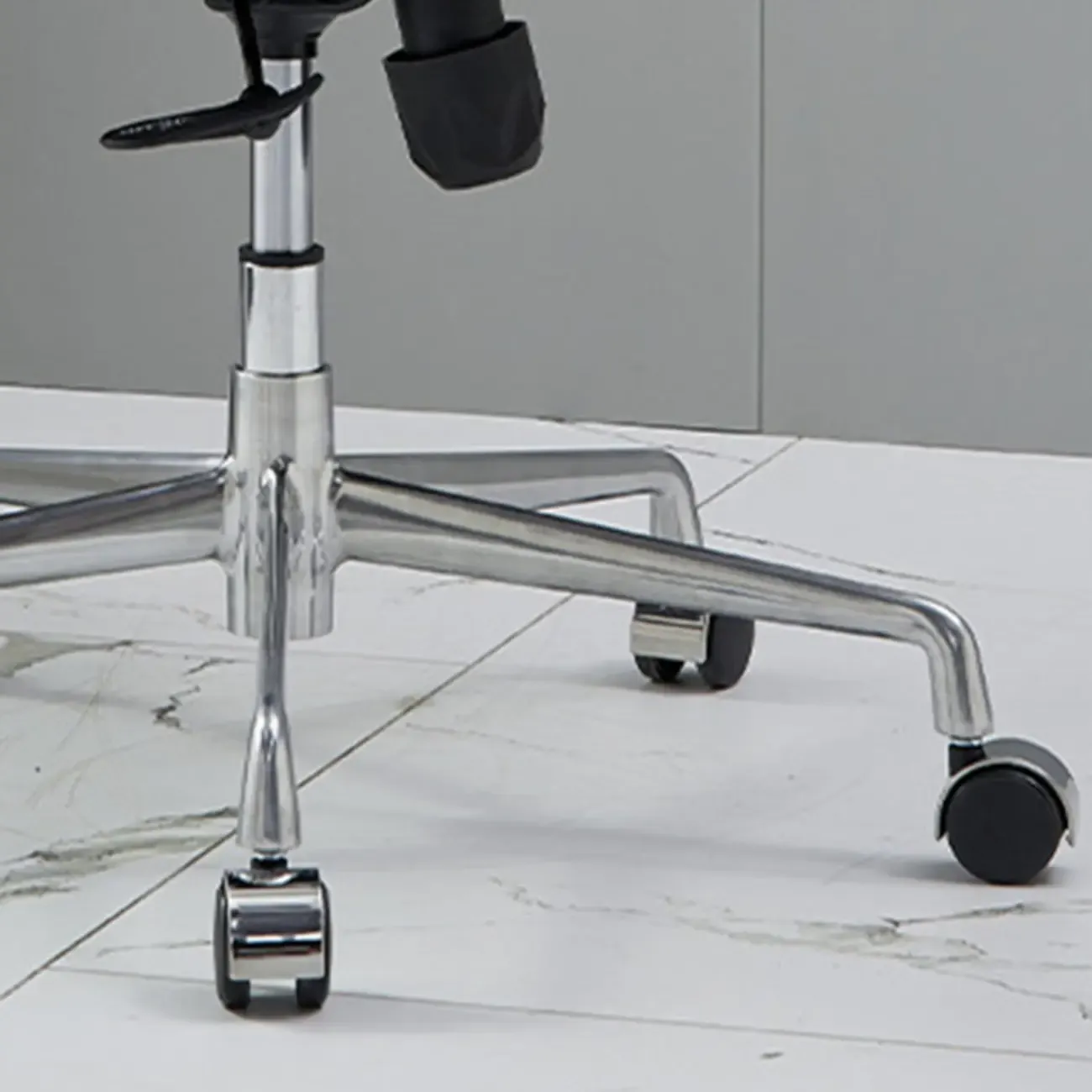 Contemporary White Leather Adjustable Swivel Office Chair Image - 10