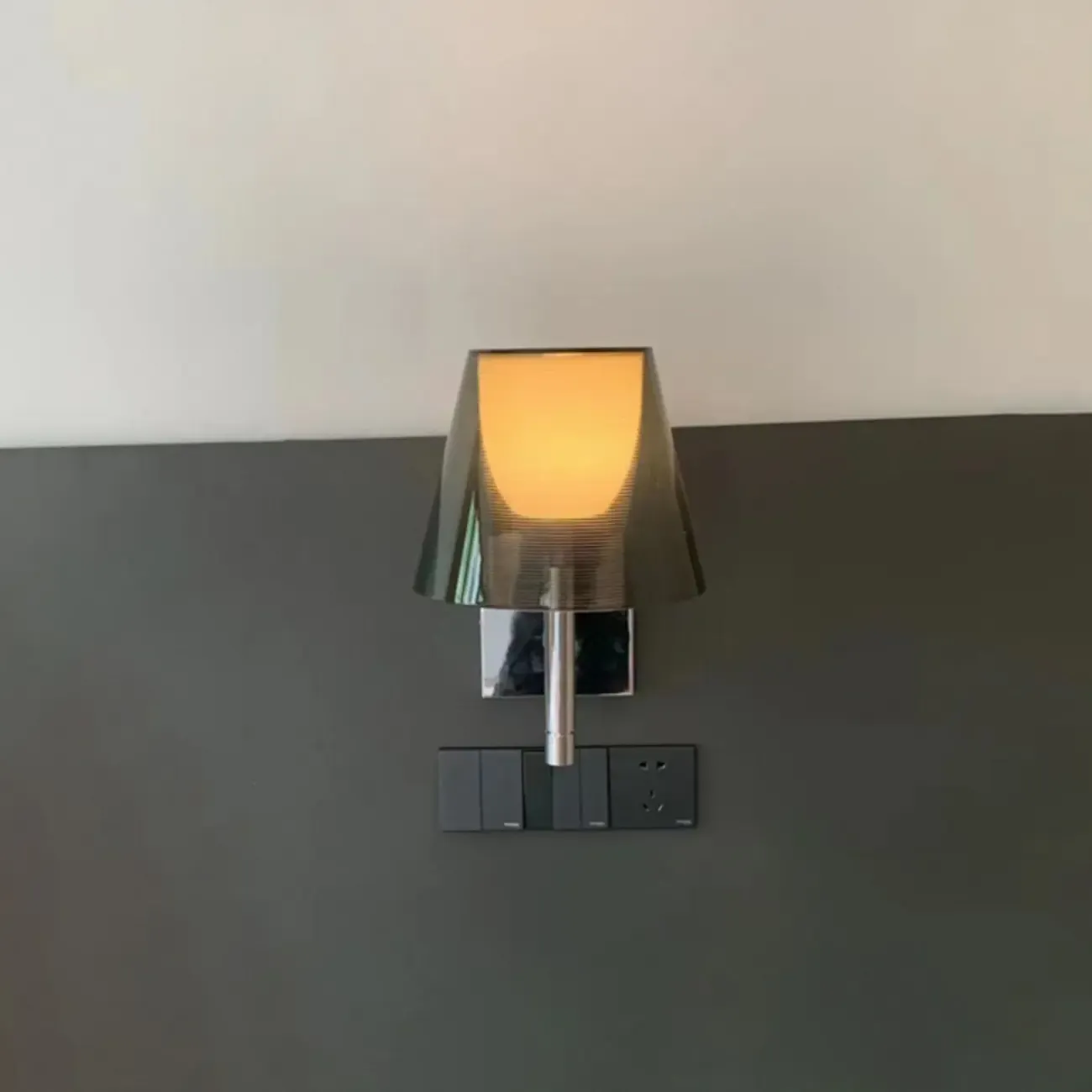 Modern Simple Metal Mini Wall Sconce Image - 1