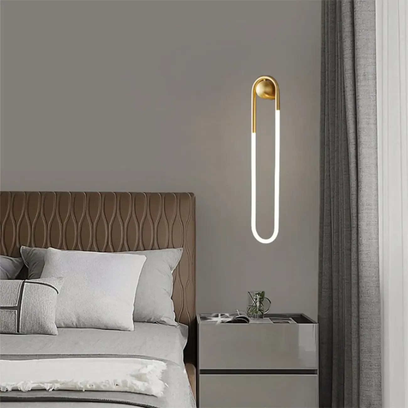 Modern Gold LED Oval Vanity Wall Light Image - 2