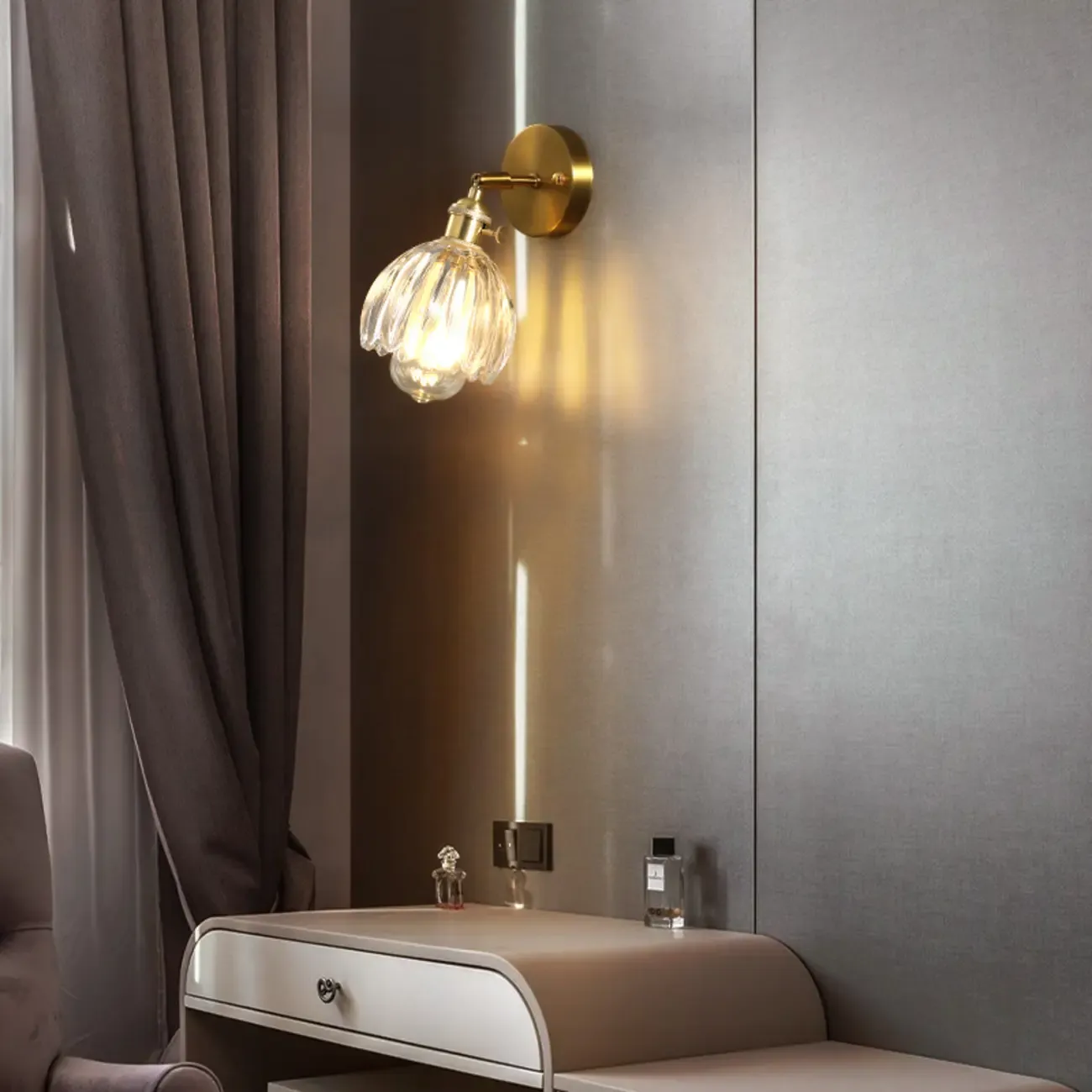 Art Deco Gold Transparent Glass Wall Sconce Image - 4