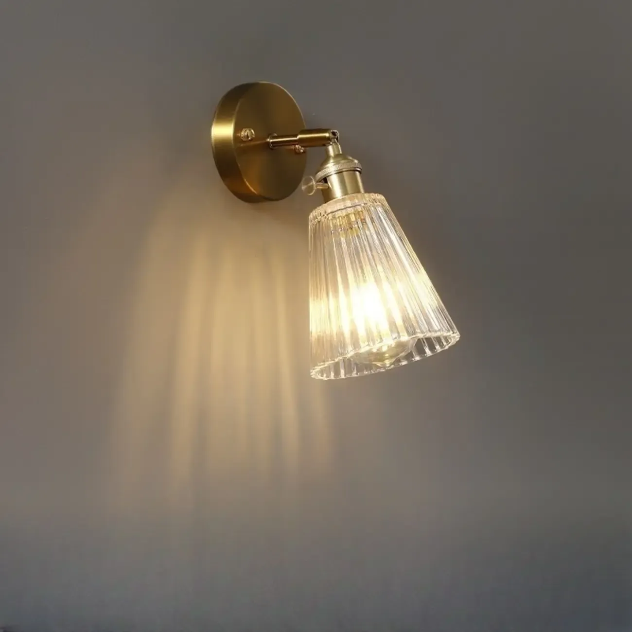 Art Deco Gold Transparent Glass Wall Sconce Image - 3