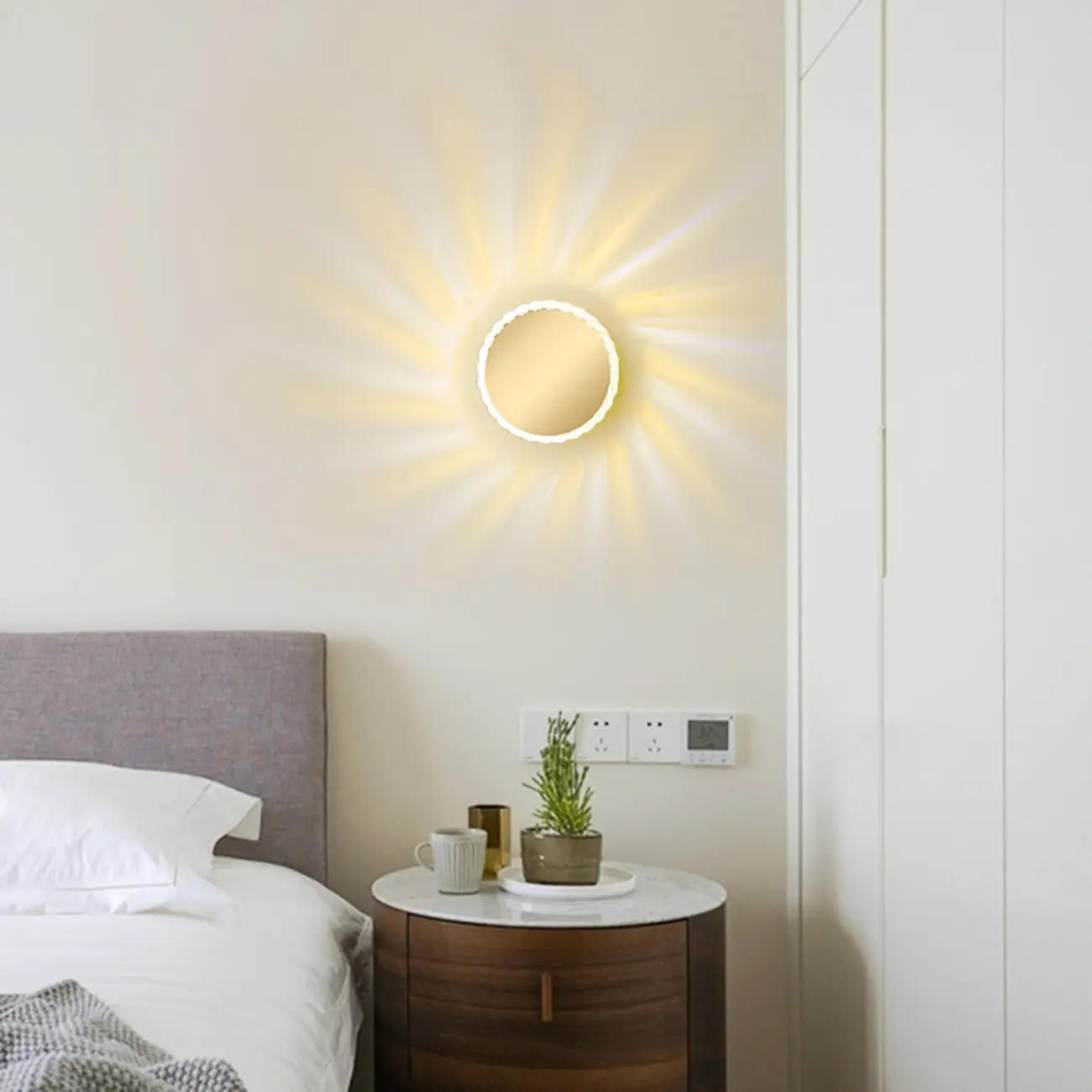 Minimalist Metal Round Sun-Shape Wall Sconce Image - 1 | homeyfad