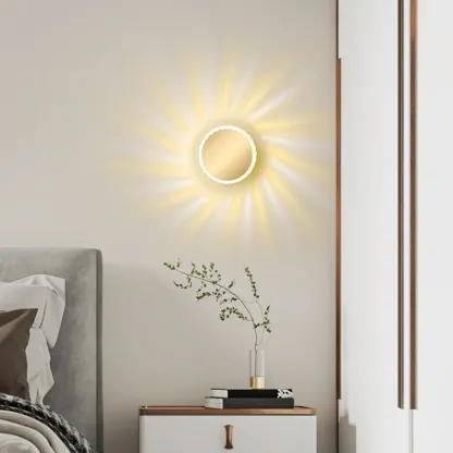 Minimalist Metal Round Sun-Shape Wall Sconce Image - 3