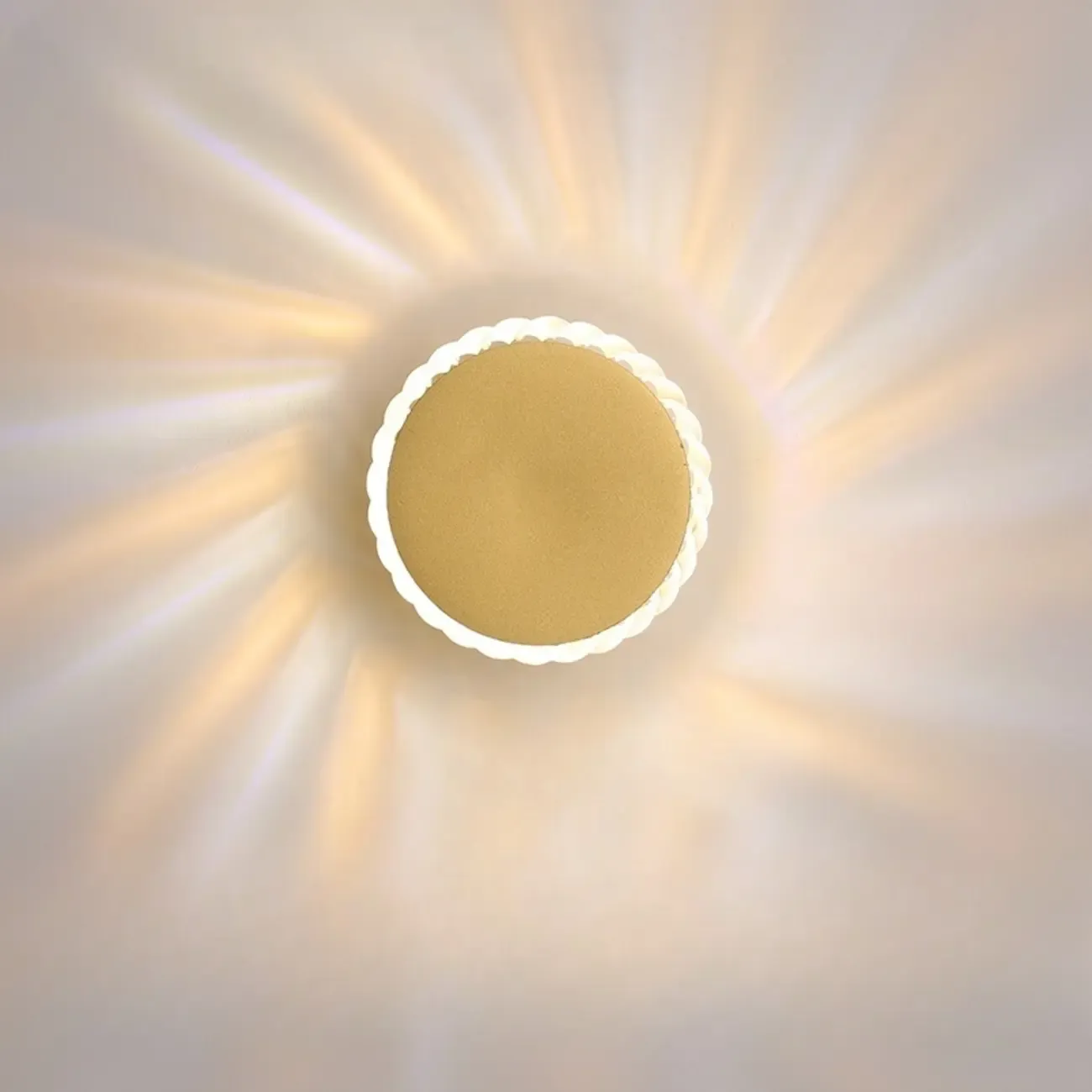 Minimalist Metal Round Sun-Shape Wall Sconce Image - 4