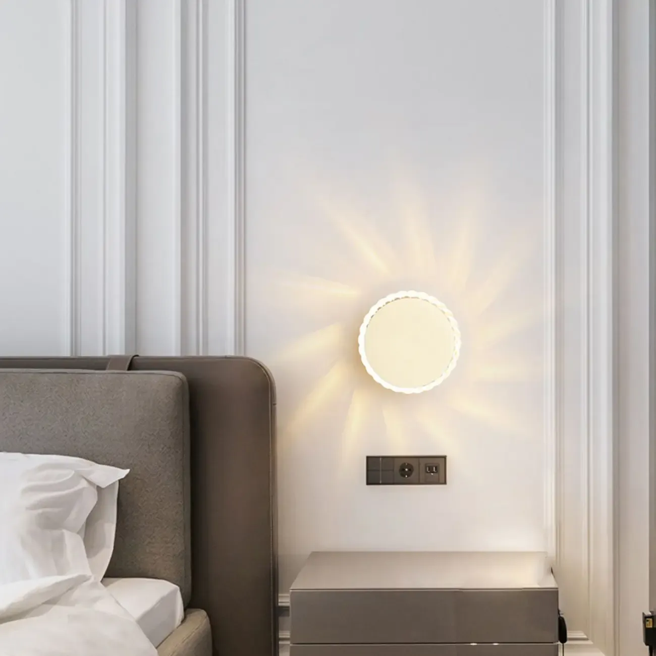 Minimalist Metal Round Sun-Shape Wall Sconce Image - 17