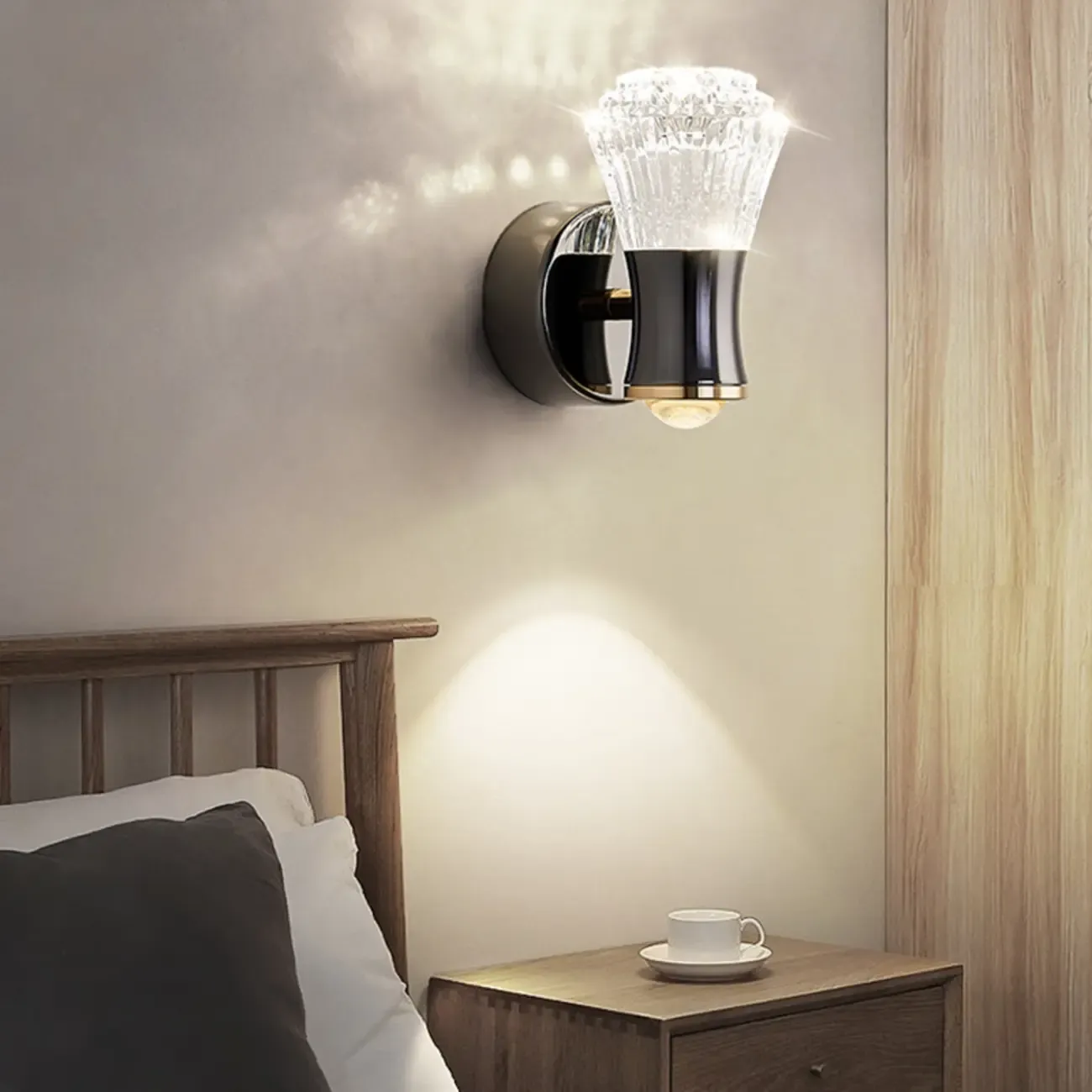 Art Decor Alloy and Crystal Wall Sconce Image - 5