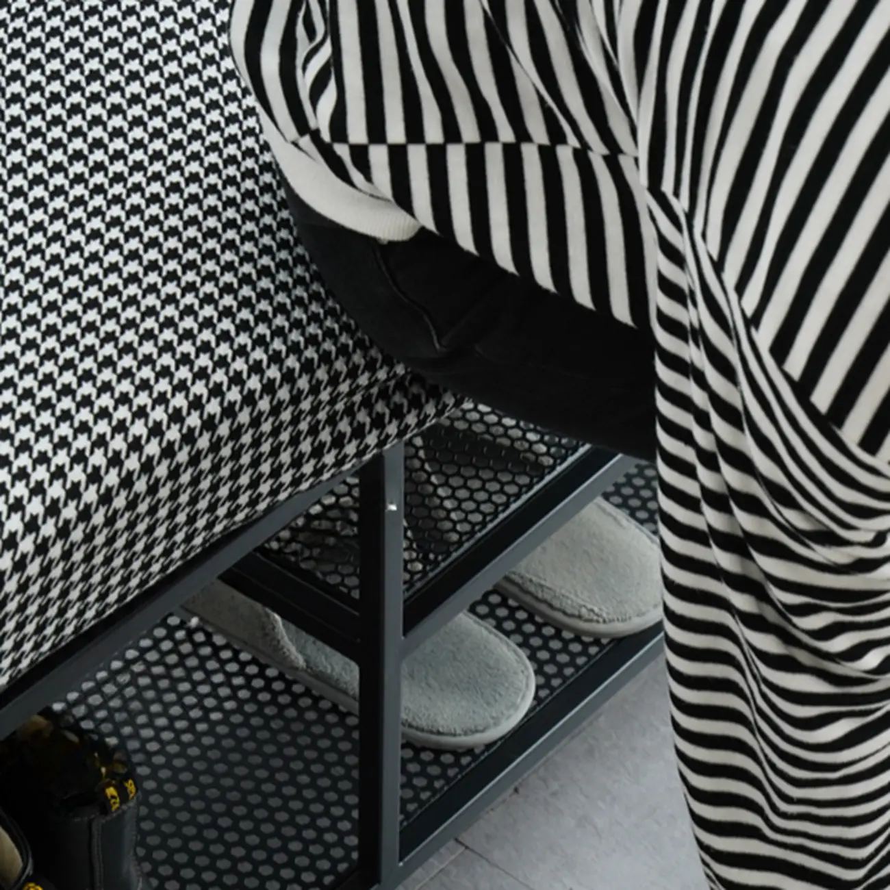 Entryway Metal Shoe Storage Bench with Padded Seat Image - 12 | homeyfad