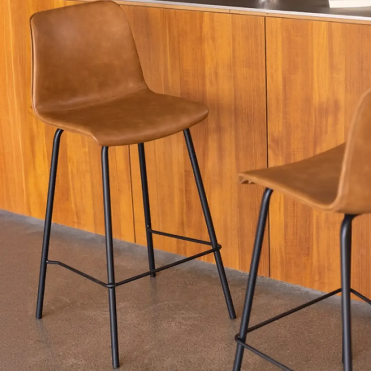 Simplistic Metal Frame Faux Leather Low Back Bar Stools Image - 3