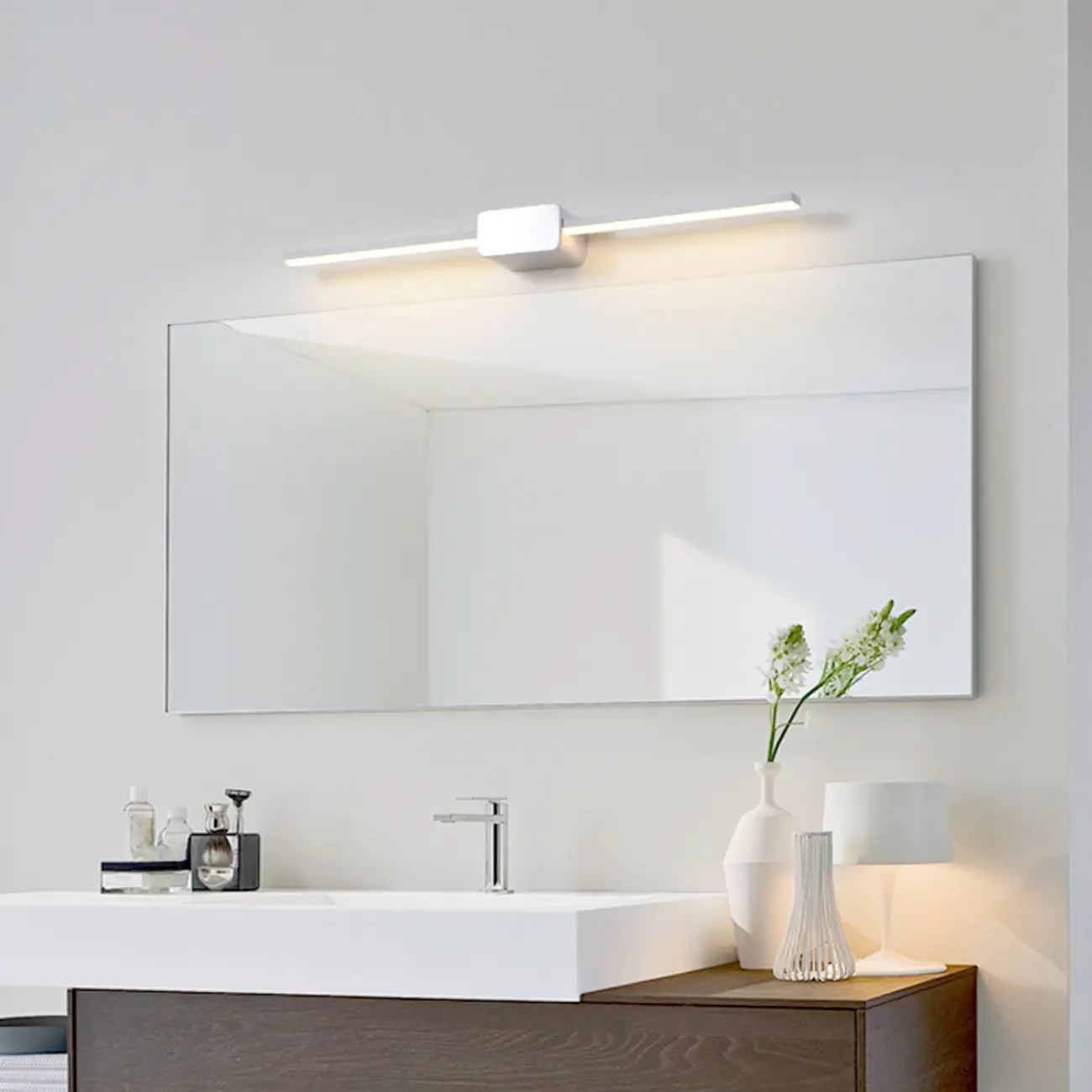 Modern Metal Dimmable LED Vanity Light for Bathroom Mirror | homeyfad