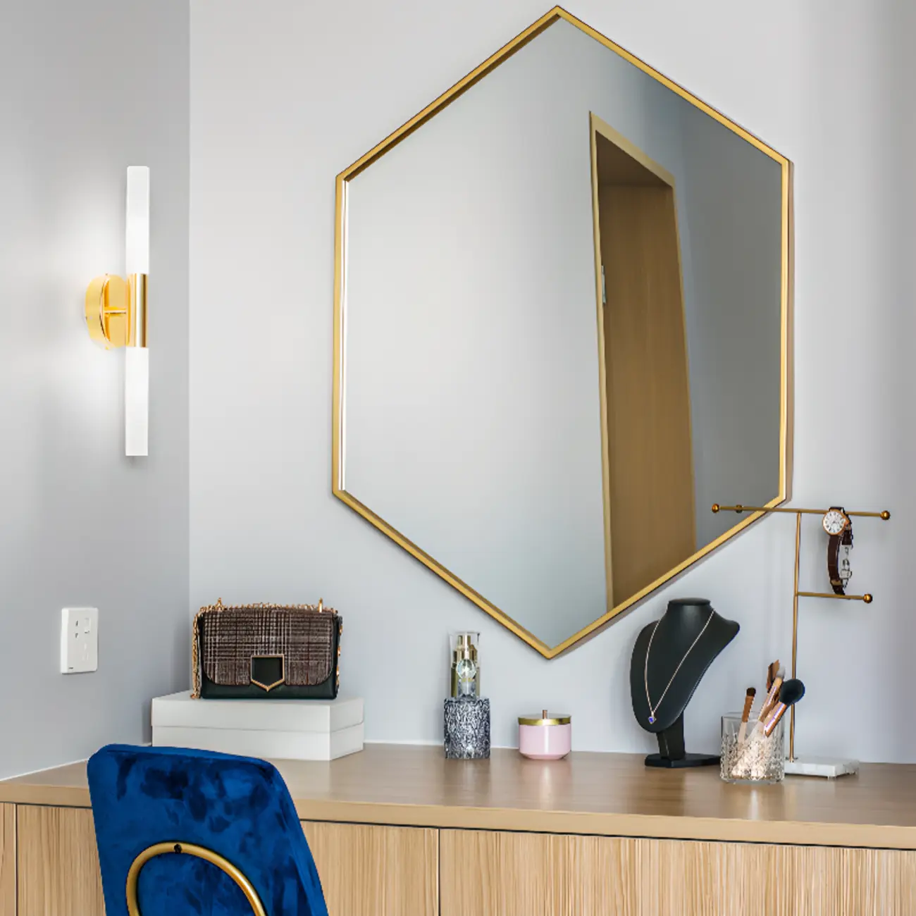 Modern Gold Cylinder Vanity Light for Bathroom | homeyfad