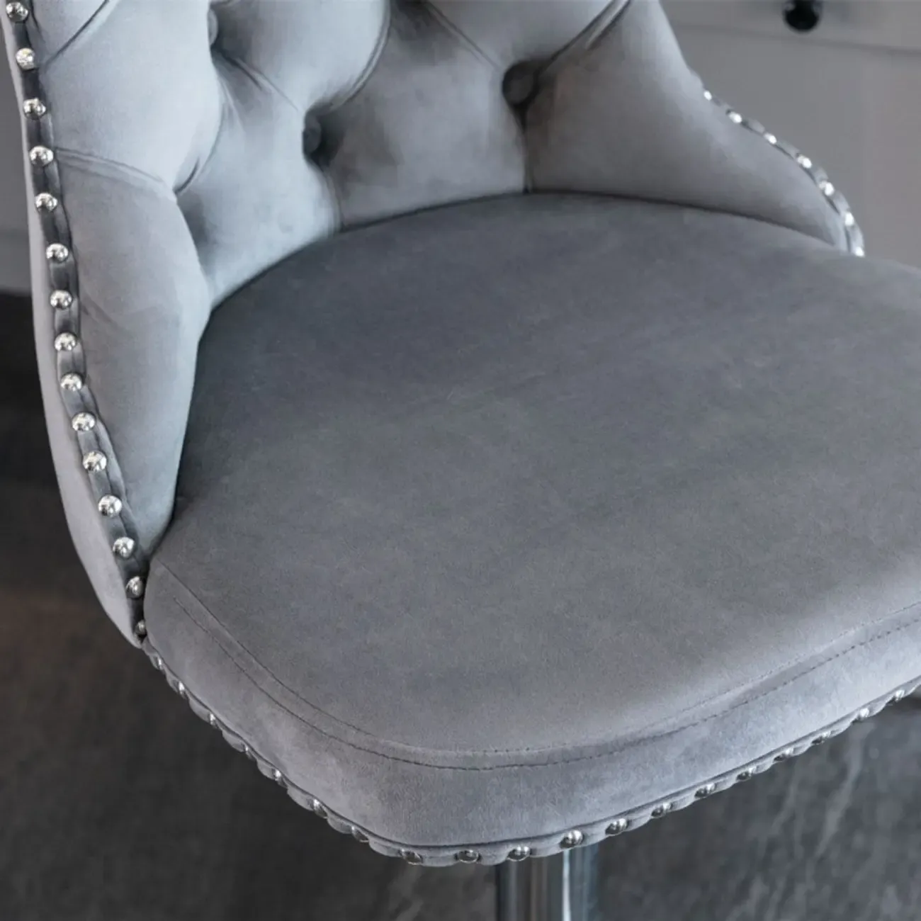 Glam Gold Tufted Cushioned Rotatable Bar Stools Image - 4