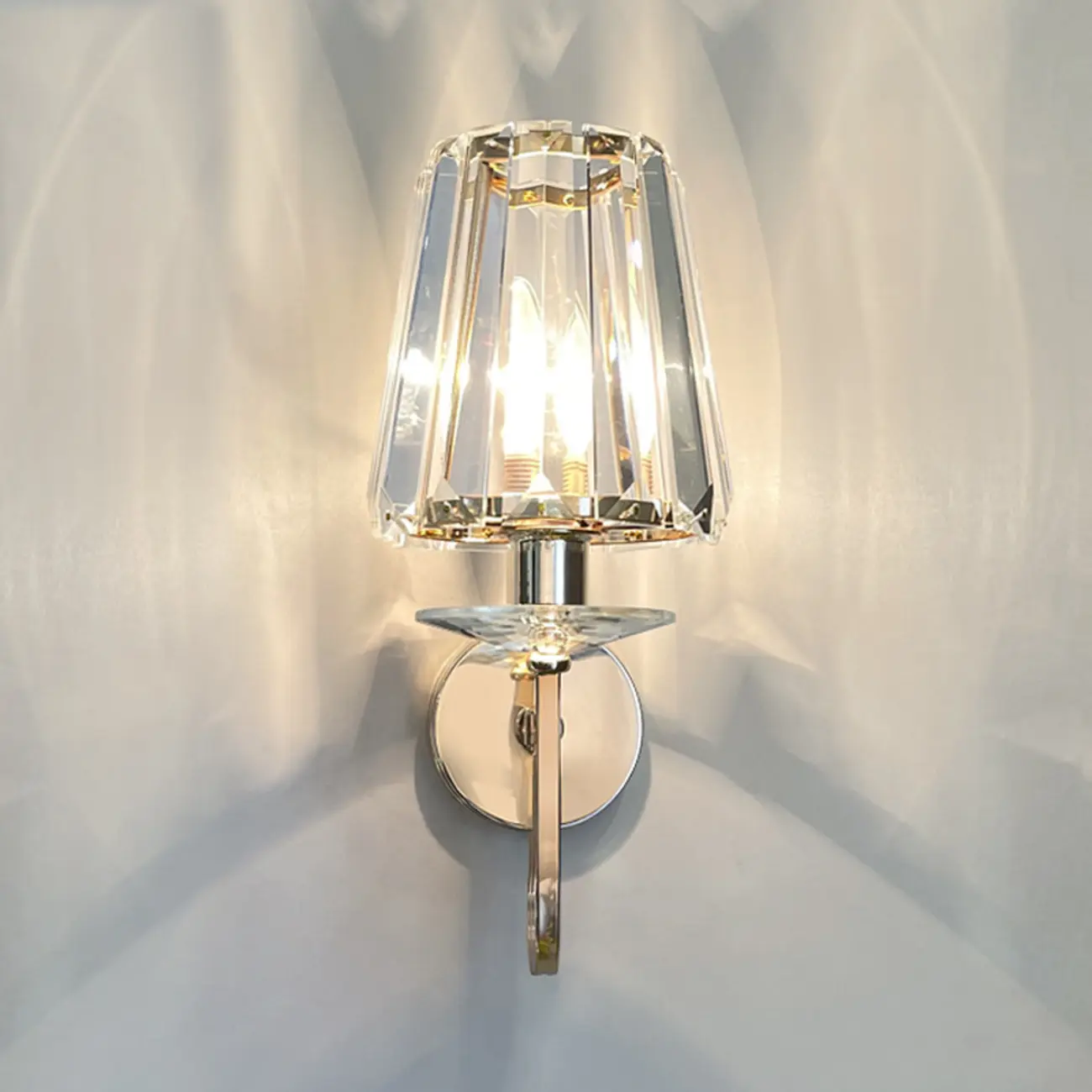 Elegant Crystal Smooth Gilded Metal Wall Sconce Image - 3 | homeyfad