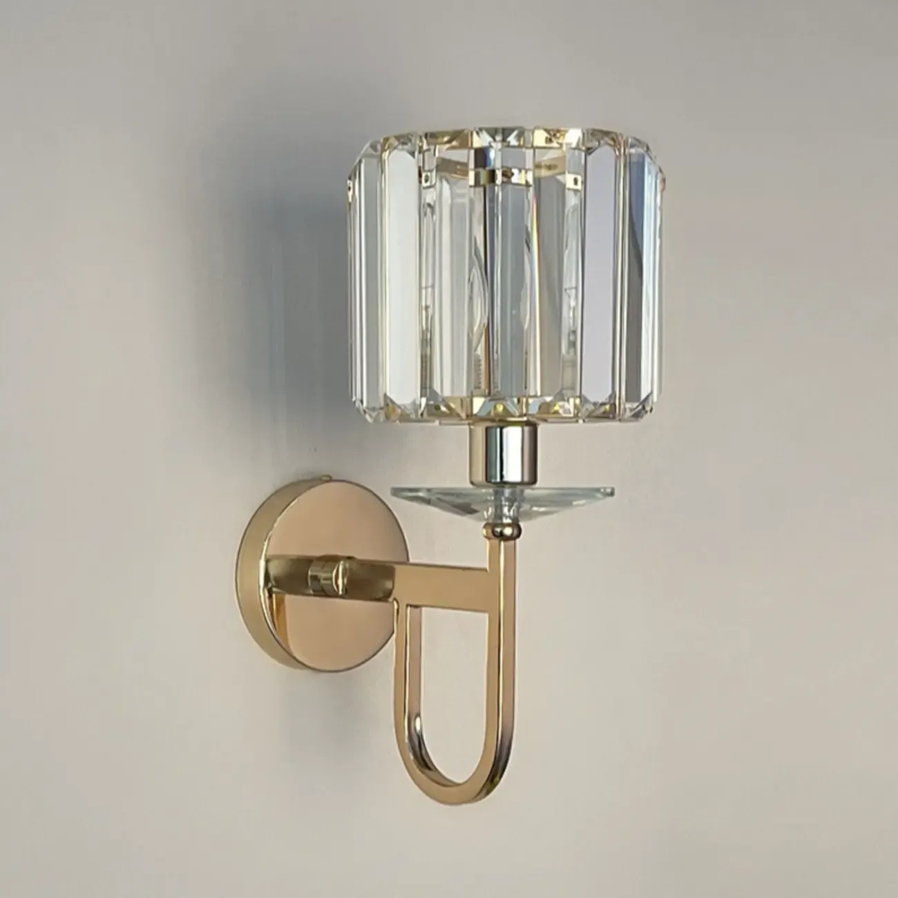 Elegant Crystal Smooth Gilded Metal Wall Sconce Image - 4