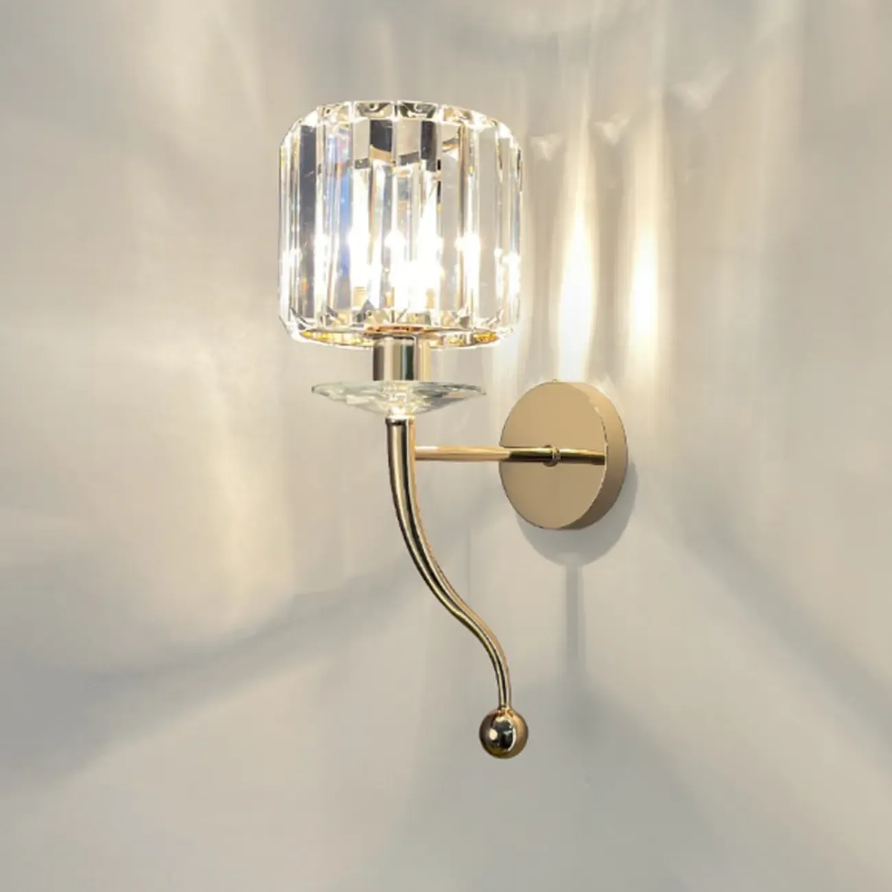 Elegant Crystal Smooth Gilded Metal Wall Sconce Image - 5