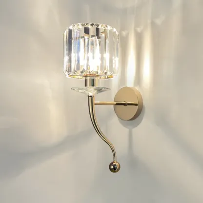 Elegant Crystal Smooth Gilded Metal Wall Sconce Image - 5
