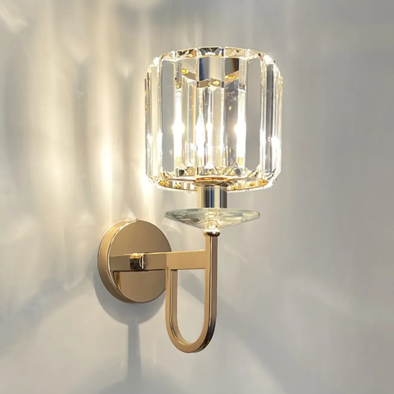 Elegant Crystal Smooth Gilded Metal Wall Sconce Image - 6