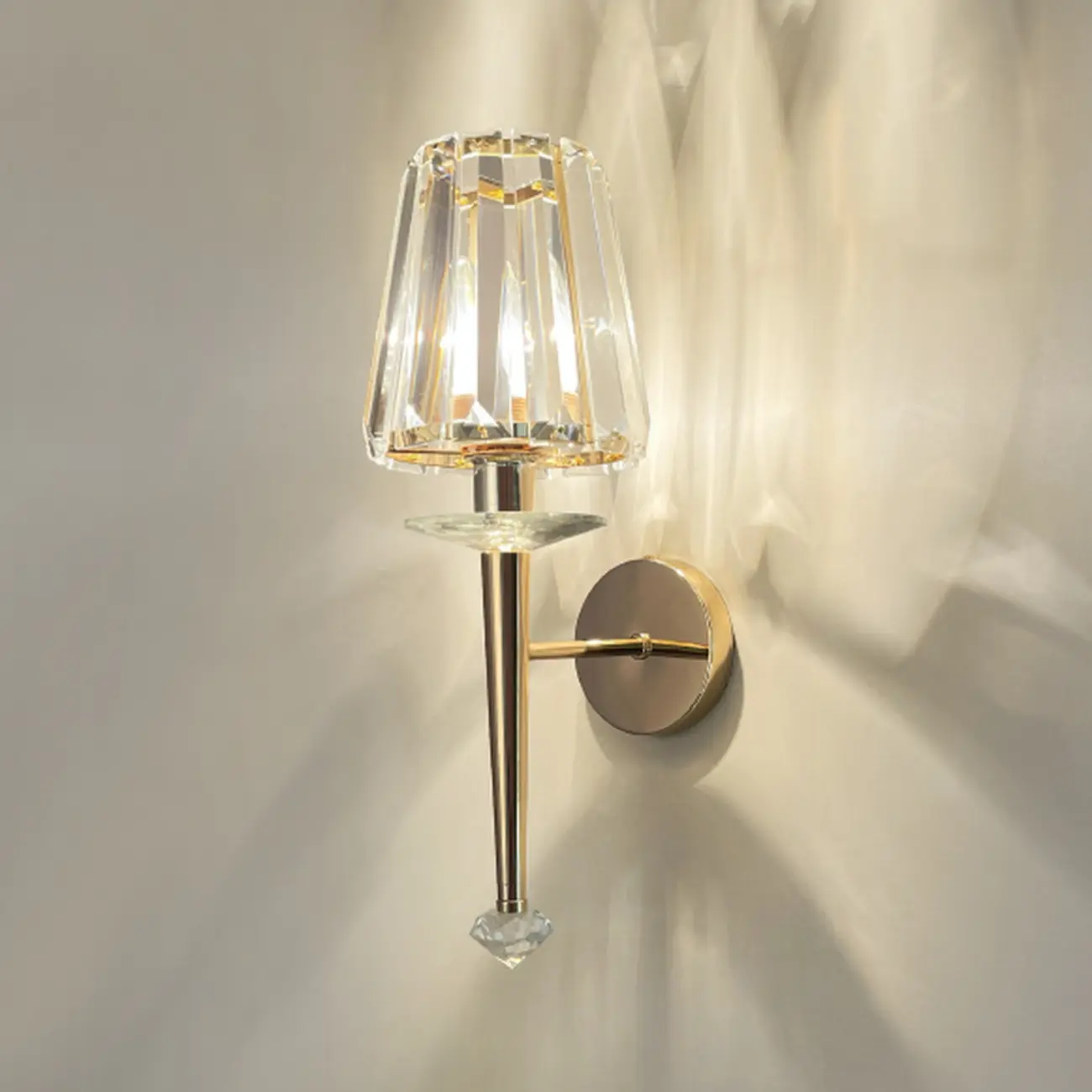 Elegant Crystal Smooth Gilded Metal Wall Sconce Image - 7 | homeyfad