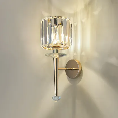 Elegant Crystal Smooth Gilded Metal Wall Sconce Image - 8