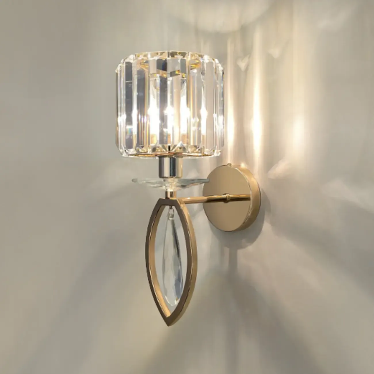 Elegant Crystal Smooth Gilded Metal Wall Sconce Image - 9